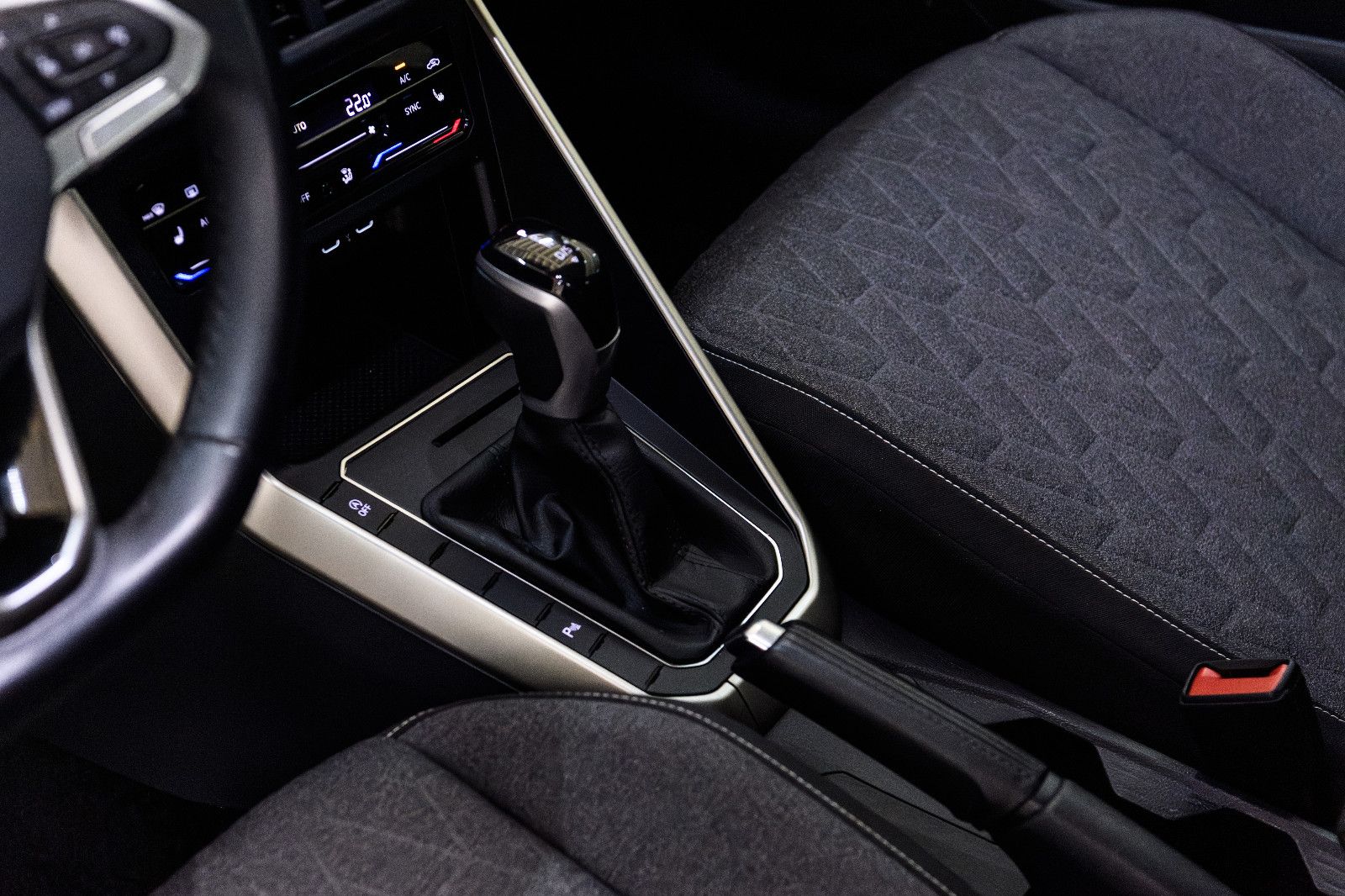 Fahrzeugabbildung Volkswagen Polo VI Move 1.0 TSI DSG LED+SHZ+PDC+APP