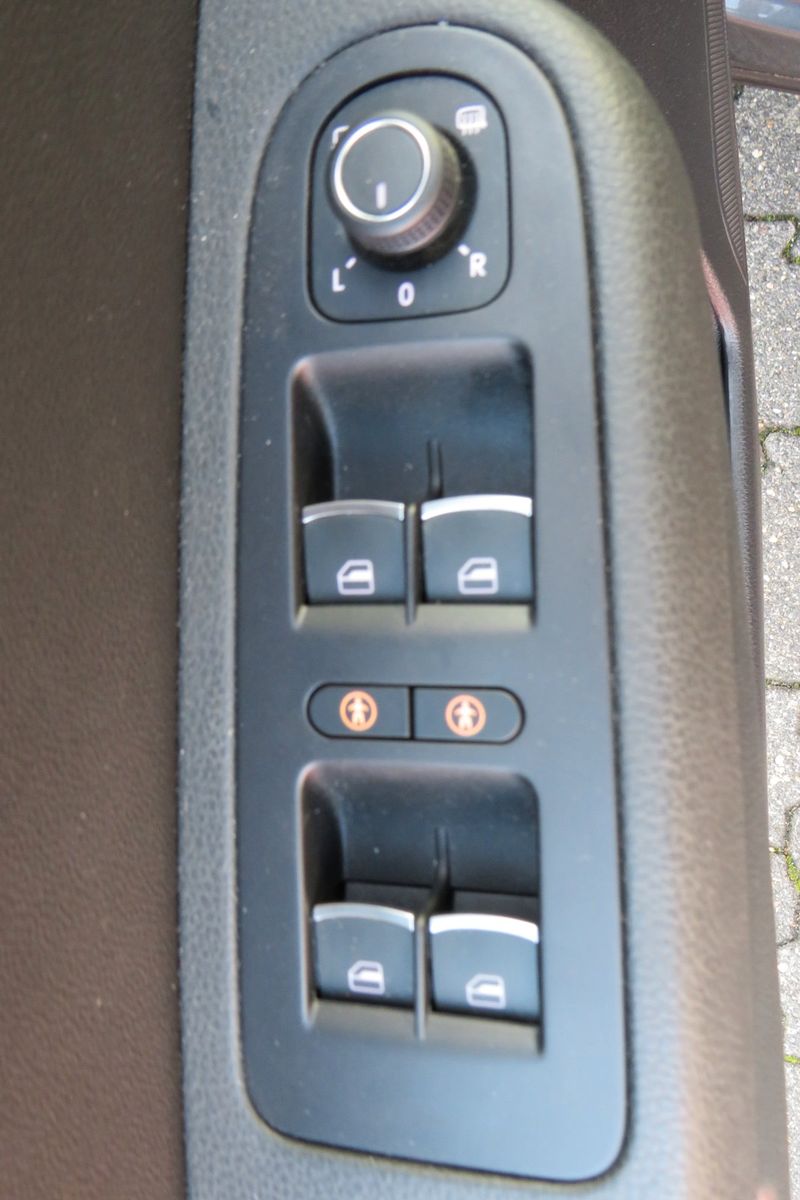 Fahrzeugabbildung Volkswagen Sharan Highline TDI DSG 7-S XENON ACC AHK "VOLL"