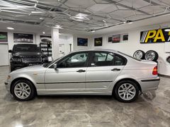 Fahrzeugabbildung BMW 318i Lim. / Automatik Klimaautomatik PDC