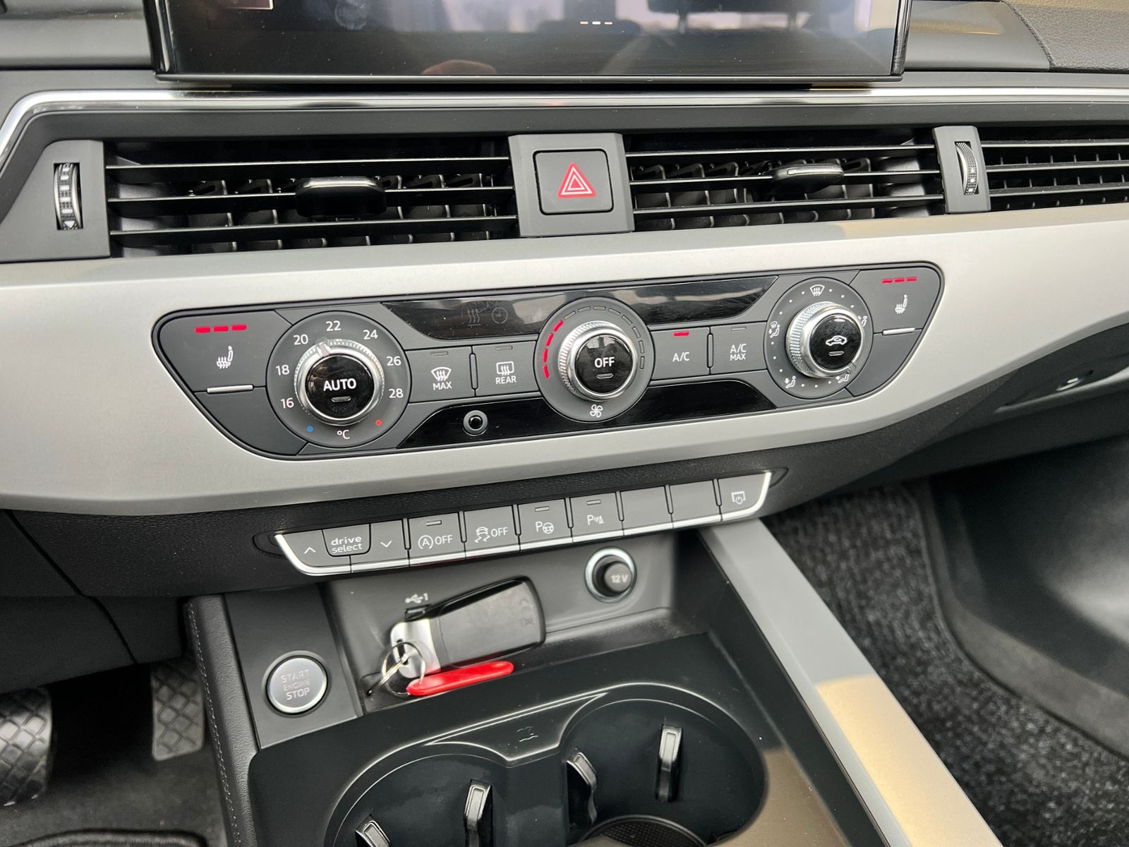 Fahrzeugabbildung Audi A5 Cabriolet 40 TFSI quattro HUD LED NAV RFK SHZ