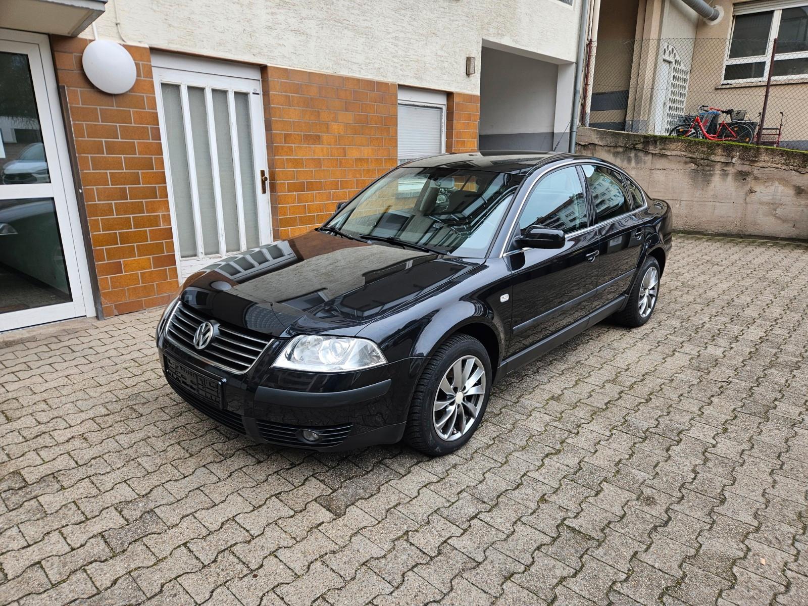 Volkswagen Passat 2.0 Automatik / wenig km / TÜV NEU