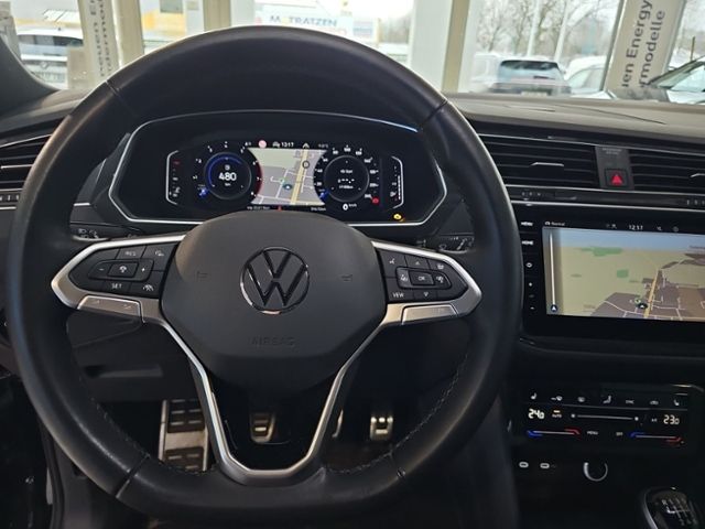 Fahrzeugabbildung Volkswagen Tiguan 1.5 TSI 6-Gang MOVE AHK NAVI MATRIX 360°
