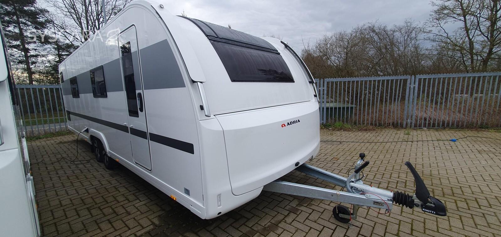 Adria Alpina 753 HK Umrissbeleuchtung