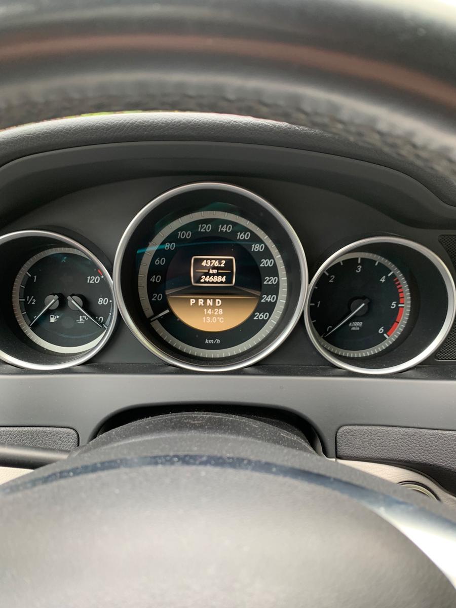 Mercedes-Benz C200 2011 — photo 8