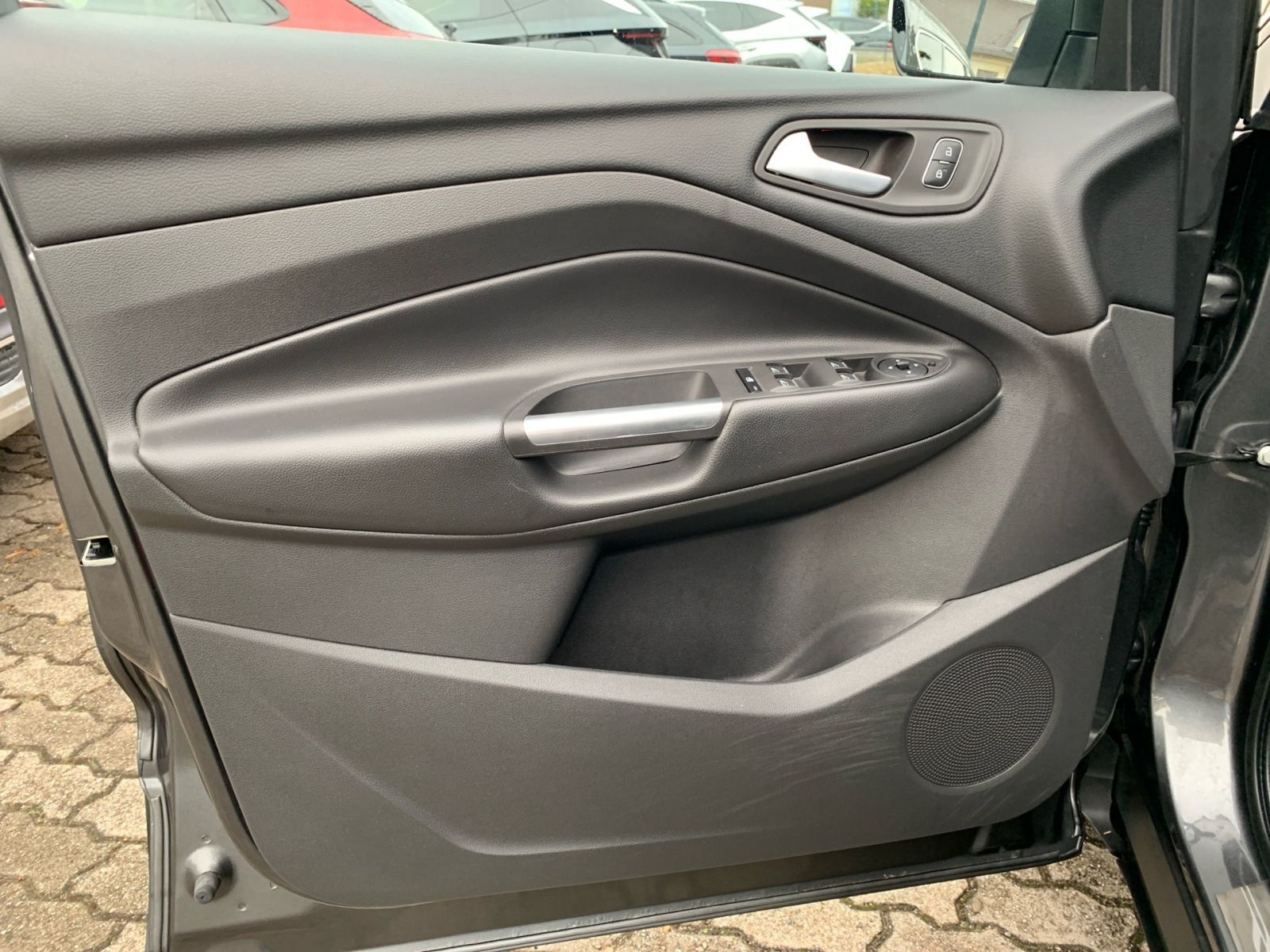Fahrzeugabbildung Ford Kuga 1.5 EcoBoost Titanium 4x2 Start/Stopp 1Hd