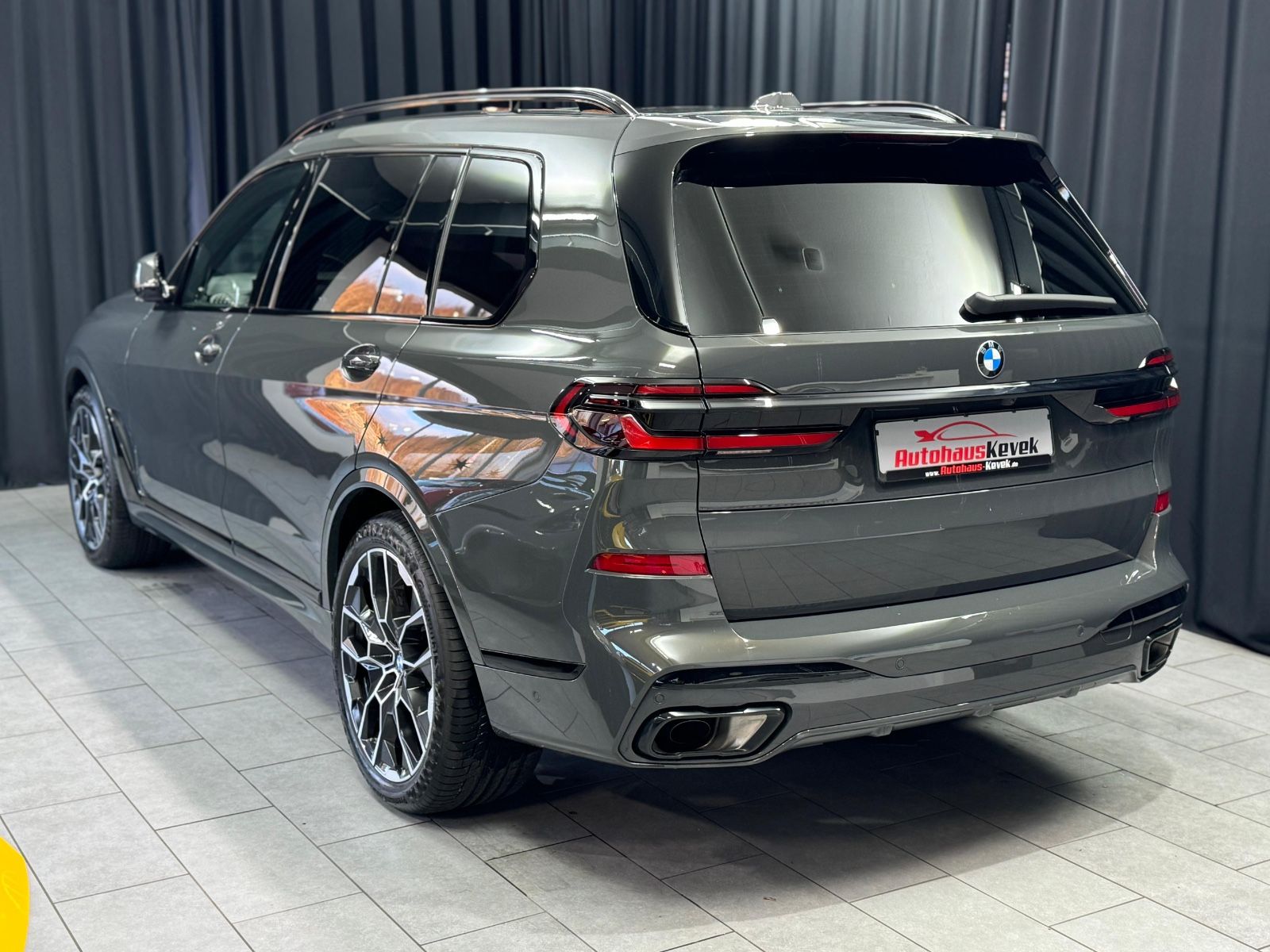 Fahrzeugabbildung BMW X7 xDrive 40 d M Sport Pro |22-ZOLL|7 SITZE|AHK