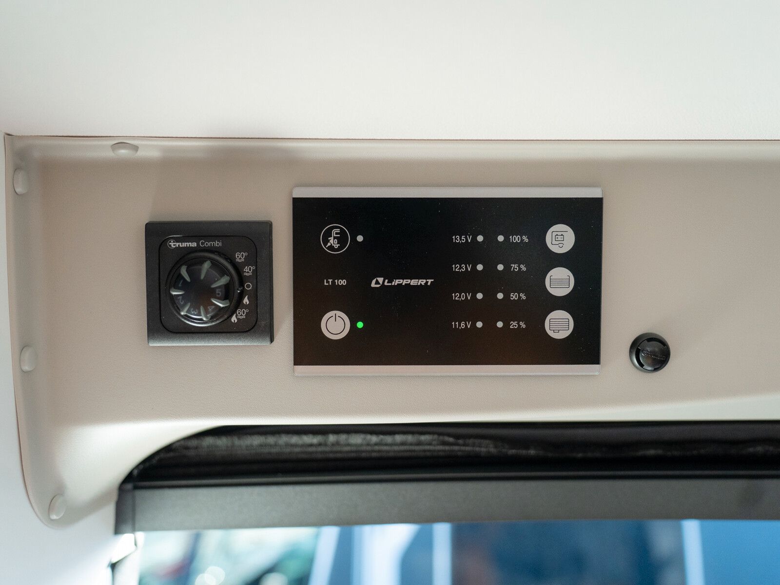 Fahrzeugabbildung Sunlight Cliff XX 600 20 Jahre Edition, Automatik