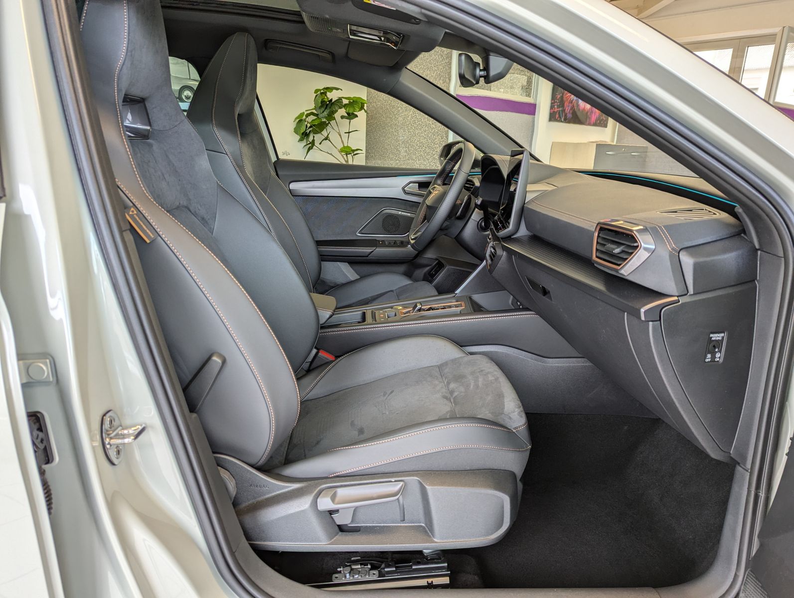 CUPRA Leon 2.0 TSI 4D VZ Matrix Pano Sennheiser AHK 19 - Image 15