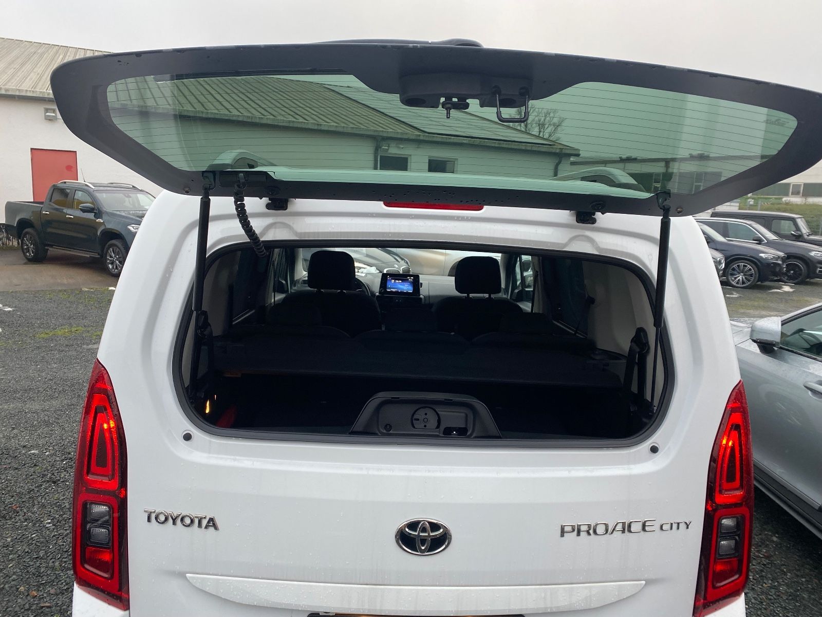 Fahrzeugabbildung Toyota Proace City Verso L1 Team D/7 Sitze/Navi/Kamera