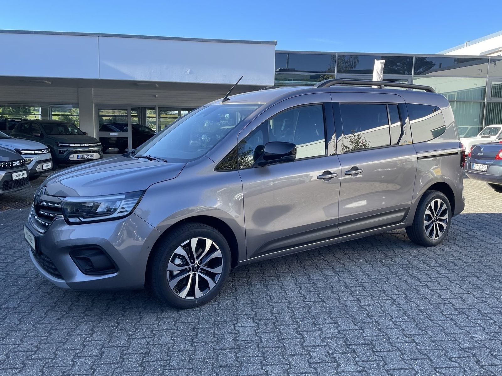 Fahrzeugabbildung Renault Kangoo Grand Techno TCe 130 EDC 7-Sitzer
