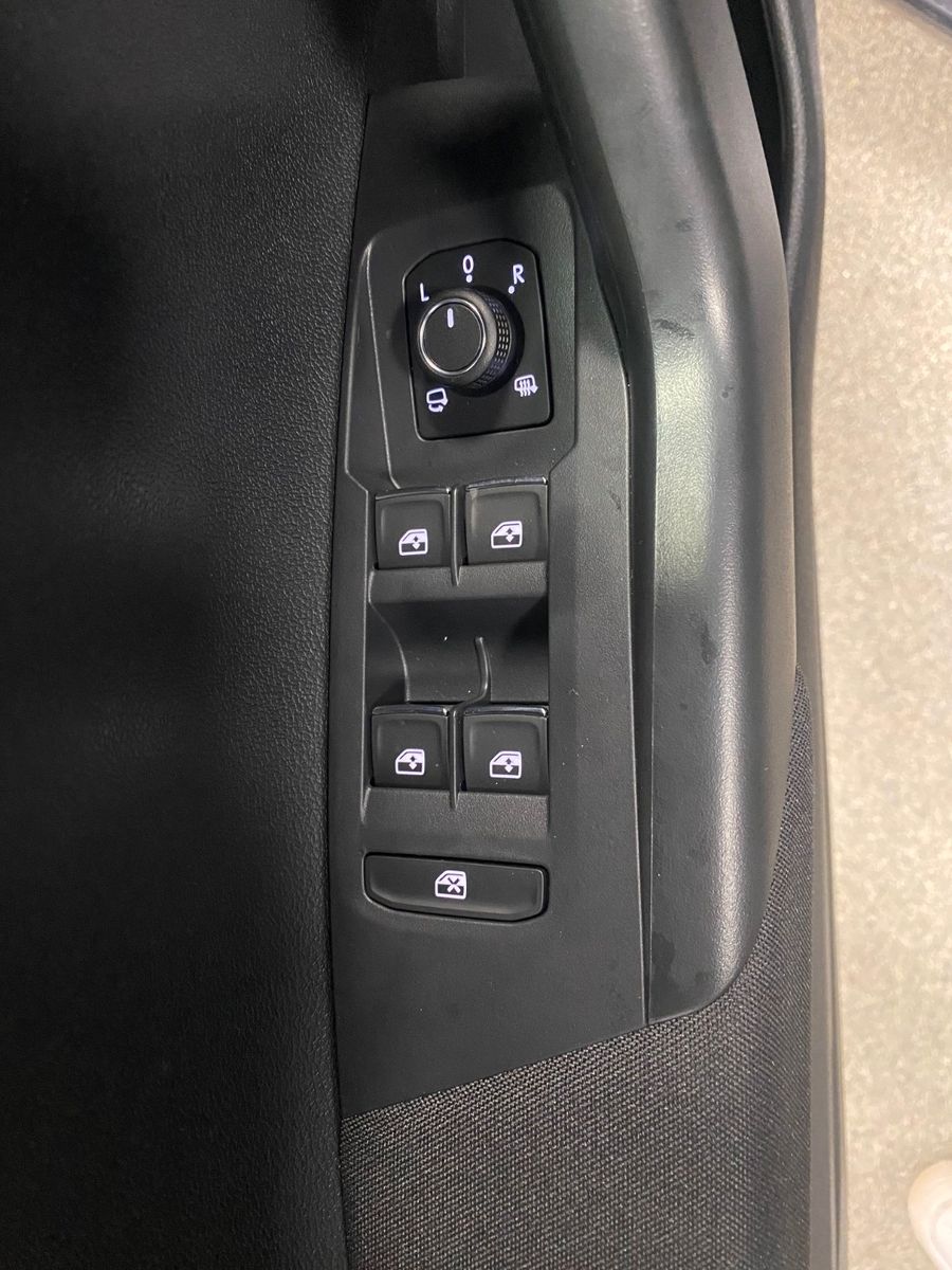 Fahrzeugabbildung Volkswagen Taigo 1.5 TSI DSG R-LINE+Black Style+ACC+Matrix+