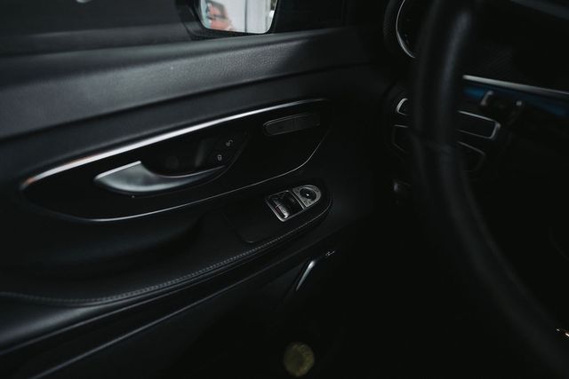 Fahrzeugabbildung Mercedes-Benz V 300 d 4-matic AMG-Line  Avantgarde Edition AHK