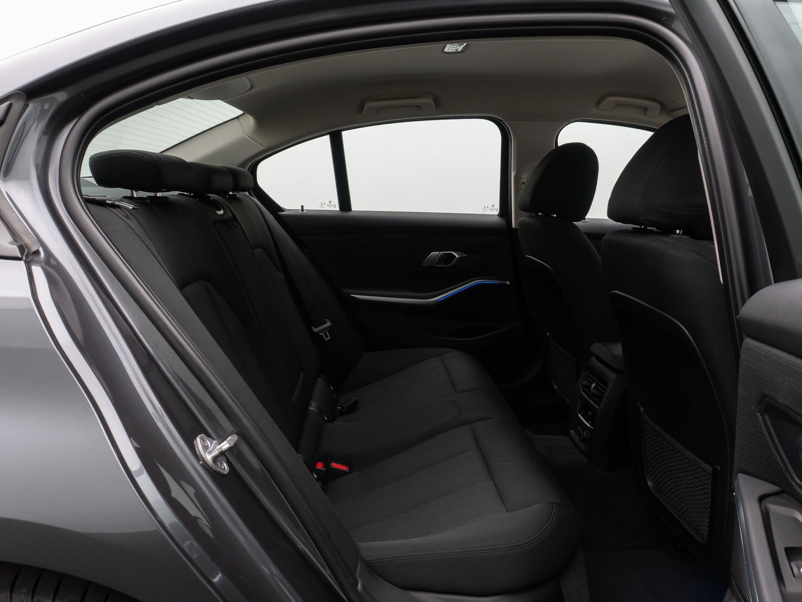 Fahrzeugabbildung BMW 320i Alarm PDC Komfort LED FernlichtAss HiFi 18"