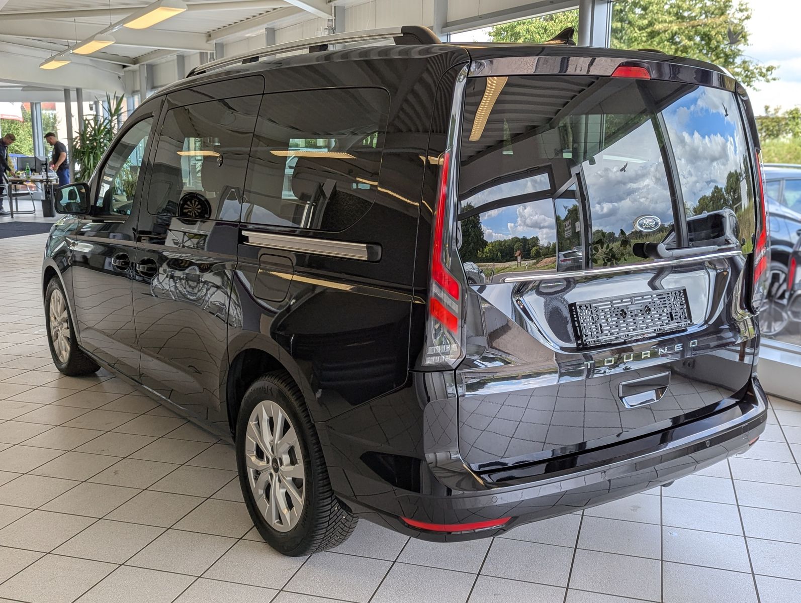 FORD Tourneo Connect L2 Titaniu 7-Sitz Bi-LED Cam AHK - Image 5