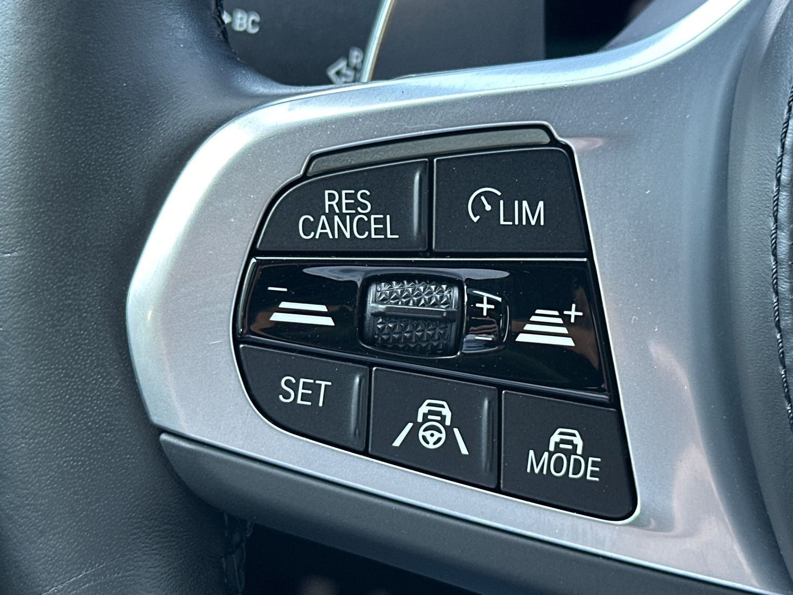 Fahrzeugabbildung BMW 520d Touring M-Sport NAV+LED+PANO+AHK+STHZG
