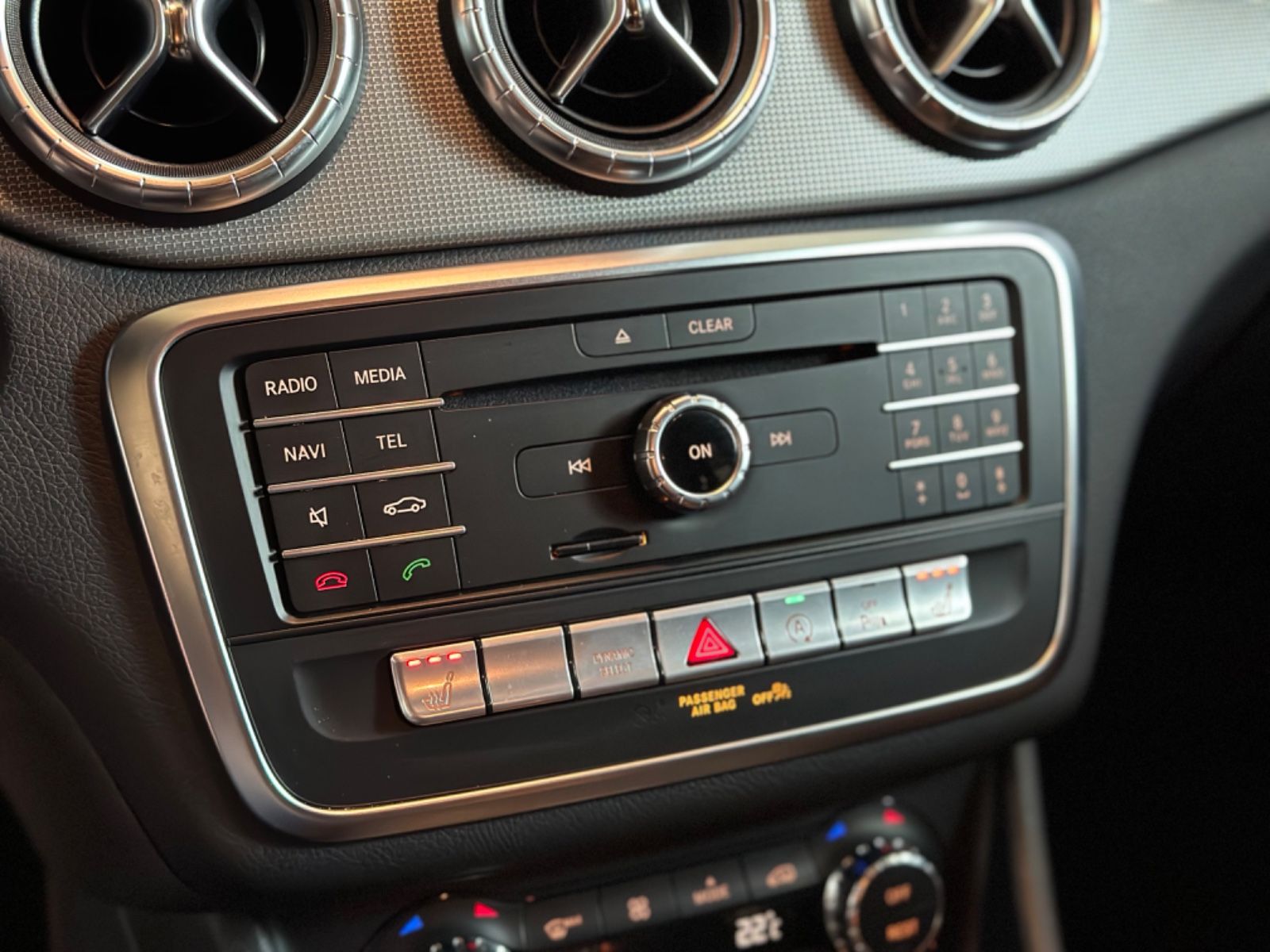 Fahrzeugabbildung Mercedes-Benz CLA 220 ShootingBrake*Black-Pa*4Matic*LED *Ambi