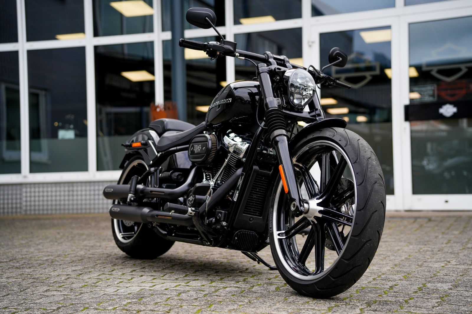Fahrzeugabbildung Harley-Davidson FXBRS Breakout 114 cui - Miller - Black Black