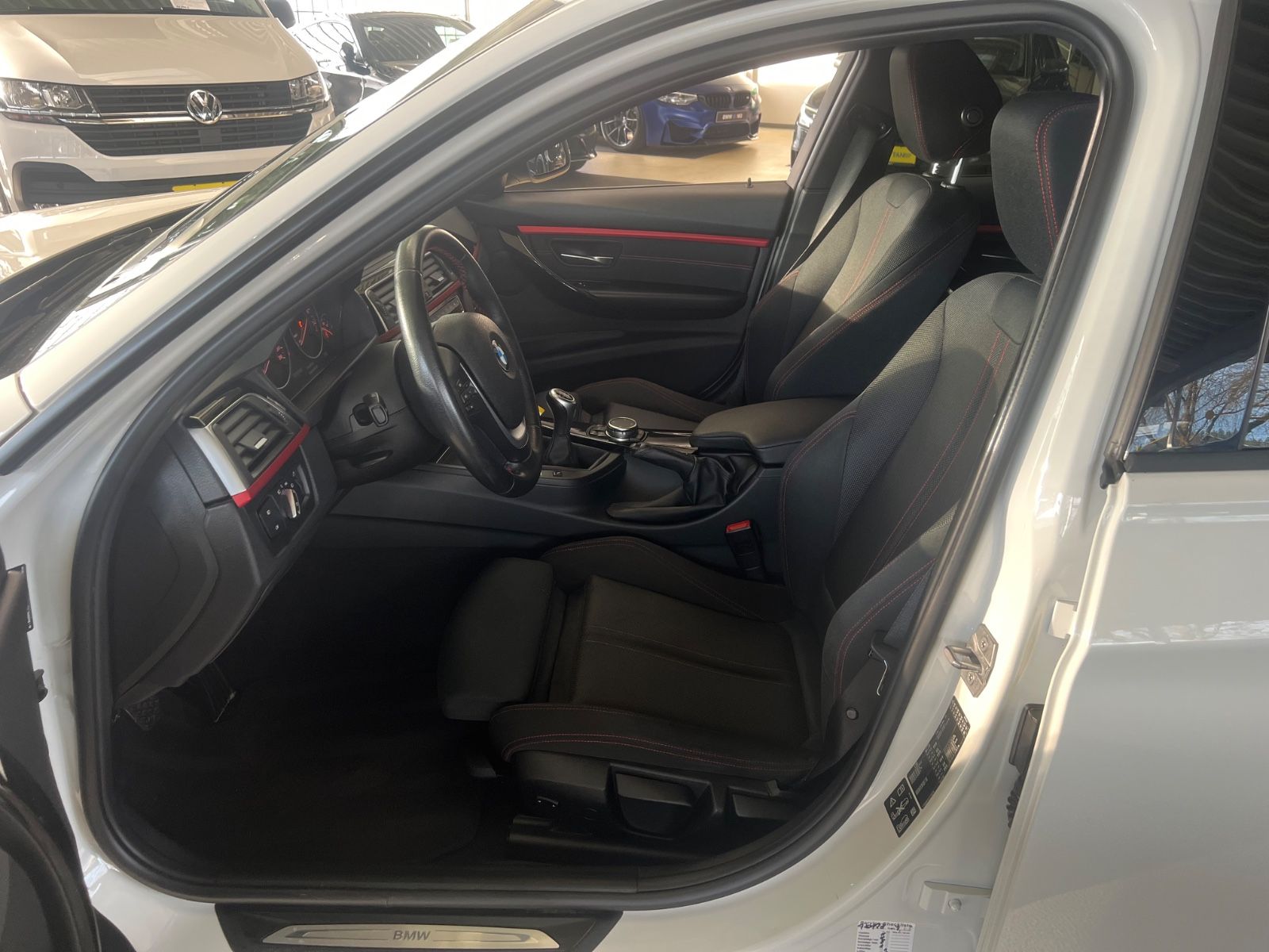 Fahrzeugabbildung BMW 320 i Touring xDrive Sport Line *NAVI PROF*LED*