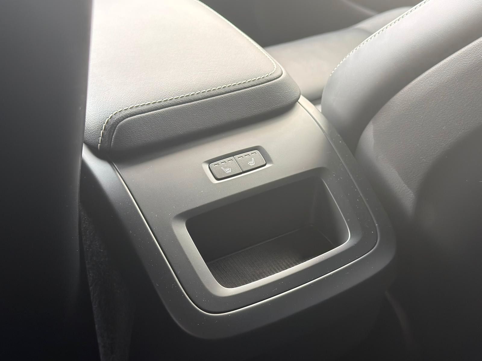 Fahrzeugabbildung Volvo XC60 B4D AWD Plus Dark*STDHZG*360°ACC