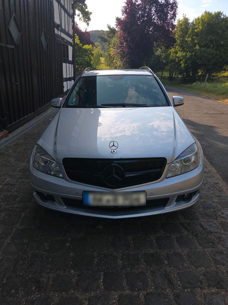 Mercedes-Benz C220 2009 — rear view