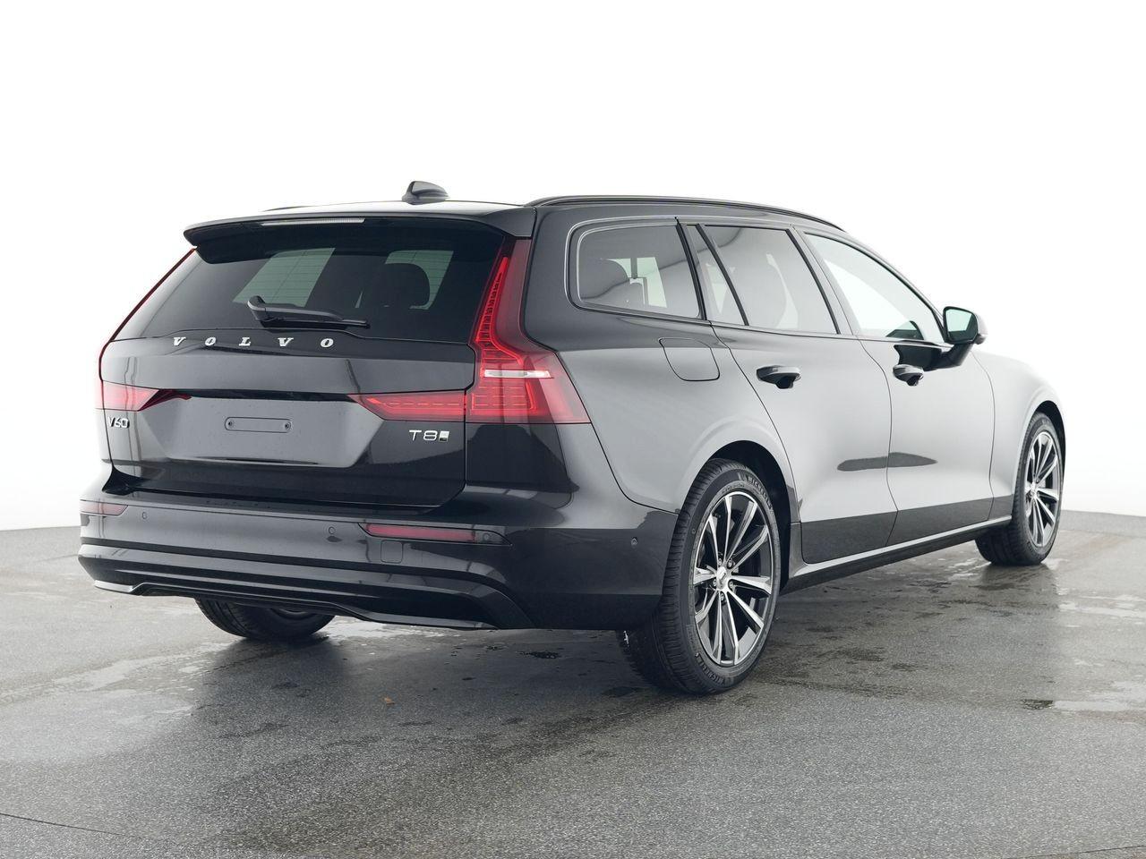 Volvo V60 T8 Plus Dark Recharge Plug-In Hybrid AWD