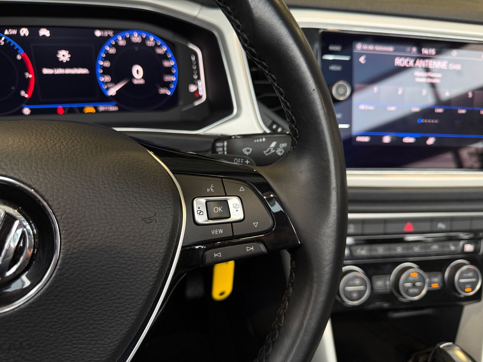 Fahrzeugabbildung Volkswagen T-Roc Cabriolet Style ACC LED NAV SHZ