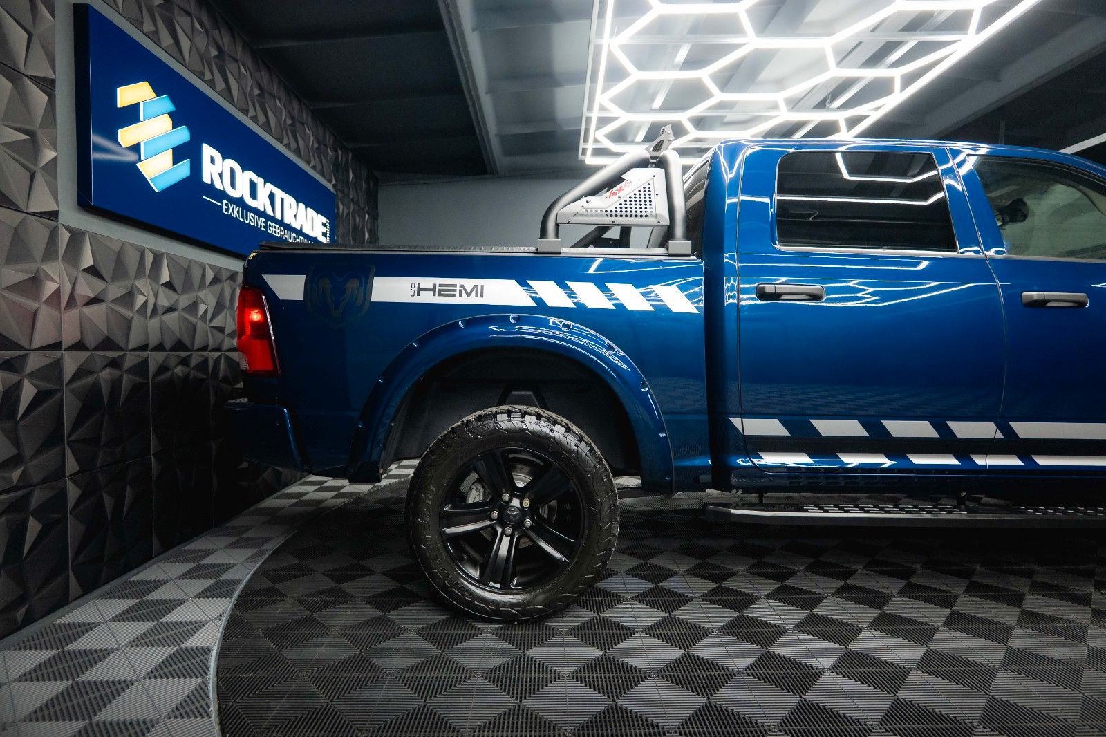 Fahrzeugabbildung Dodge RAM 5.7 V8 HEMI 4x4 OFFROAD Night-Paket *LED*AHK