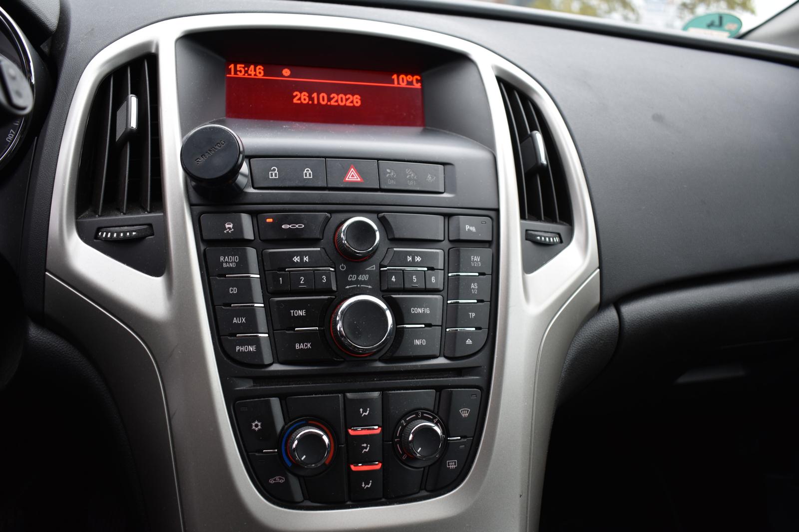 Opel Astra 2013 — фото 17