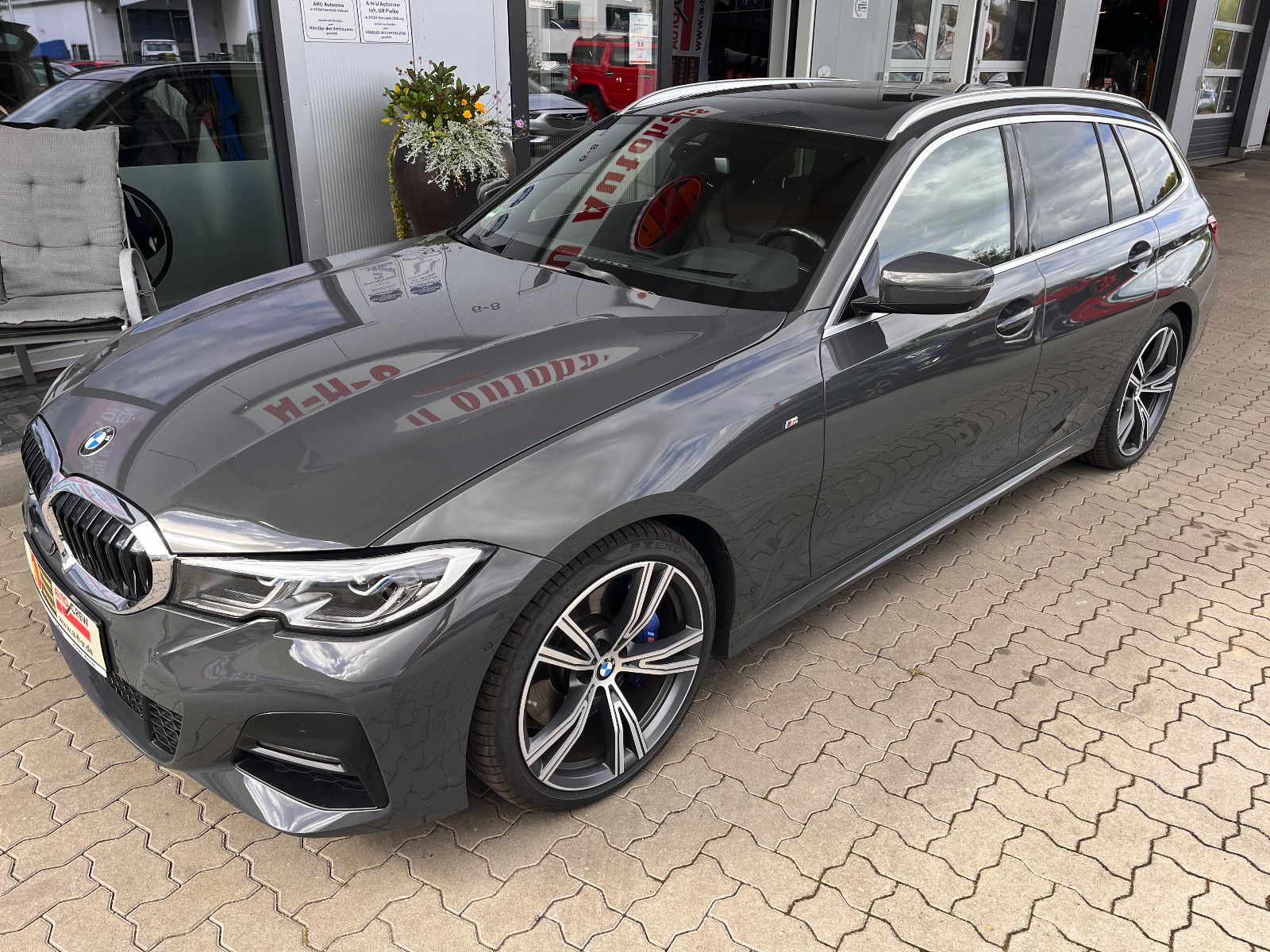 Fahrzeugabbildung BMW BMW Touring 330 D M-Line Sport AUT/Dach