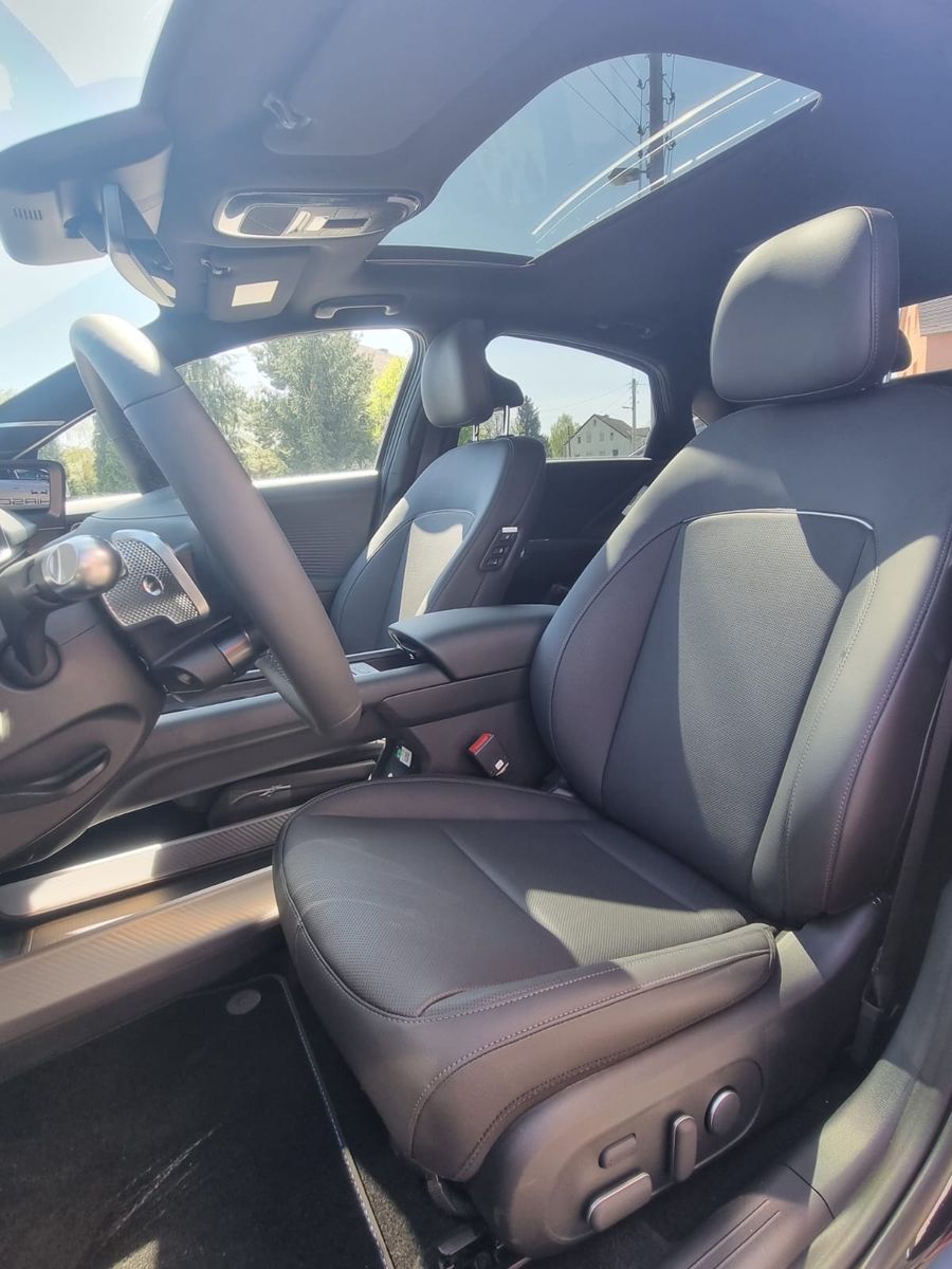Fahrzeugabbildung Hyundai IONIQ 6 4WD 77,4 325PS UNIQ digitale ASP PanoD.
