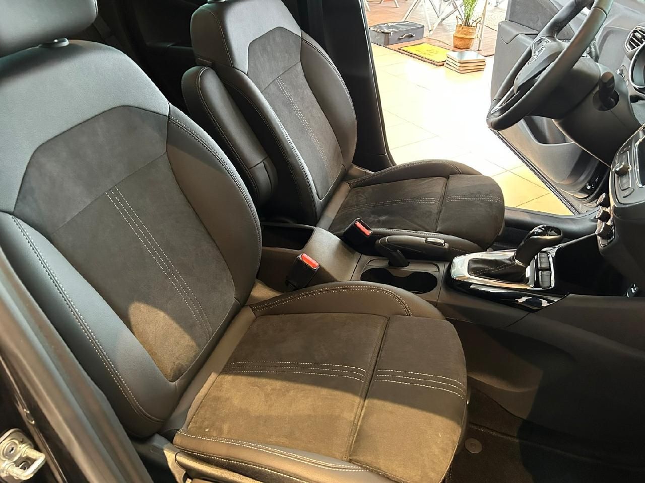 Fahrzeugabbildung Opel Crossland Elegance