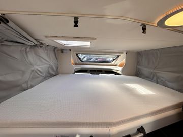 Sunlight Adventure T Ford 670S Combi 6E Hubbett Autom.