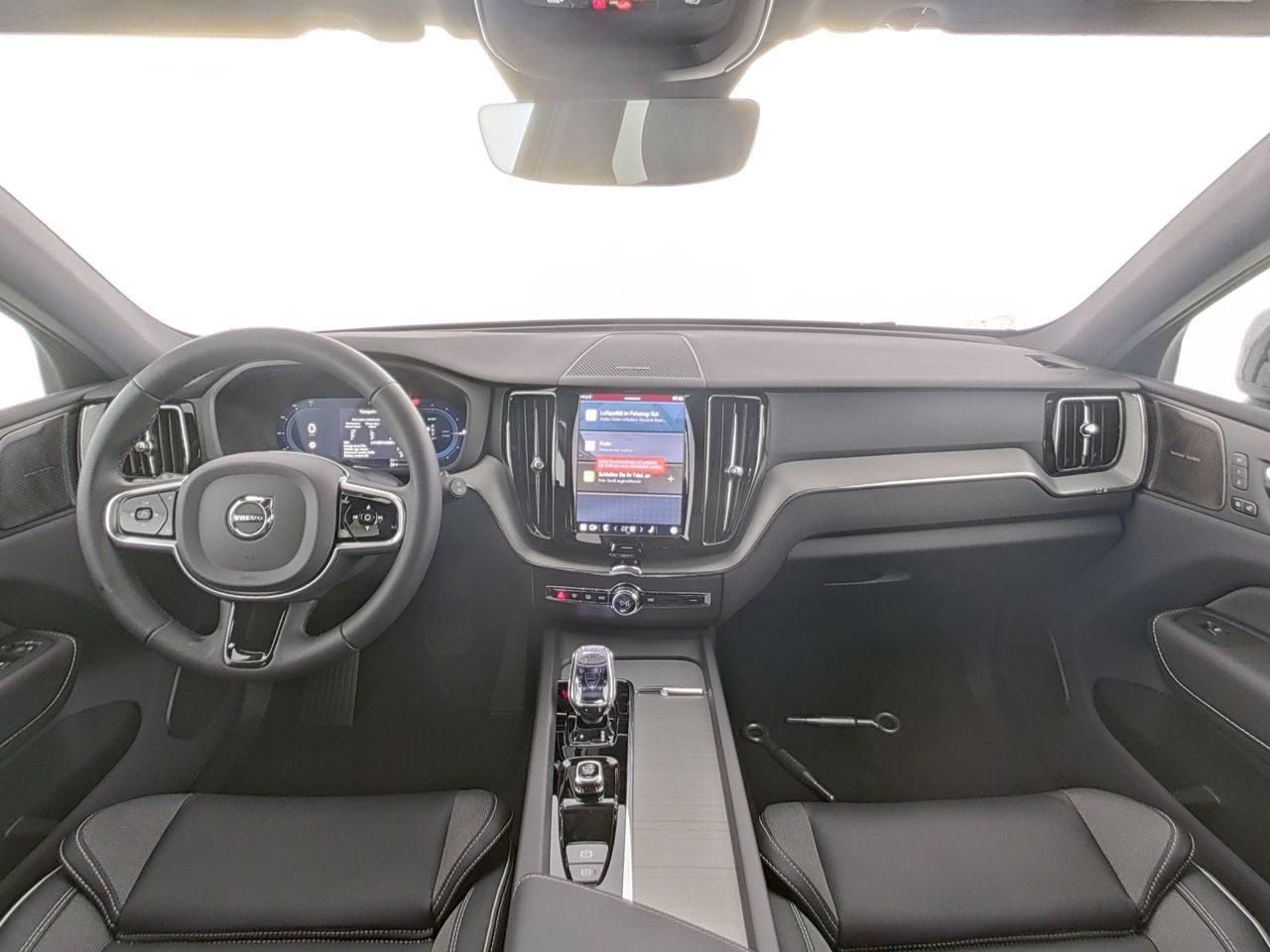 Fahrzeugabbildung Volvo XC60 Plus Dark Recharge Plug-In Hybrid AWD