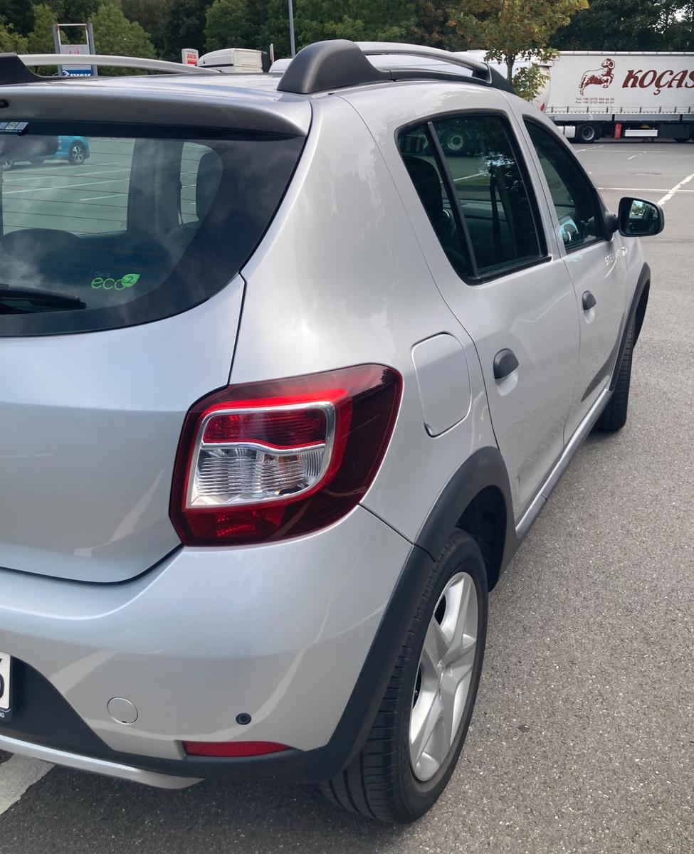 Dacia Sandero Stepway TCe 90 PS, TÜV 08/2028, AHK, 2x 