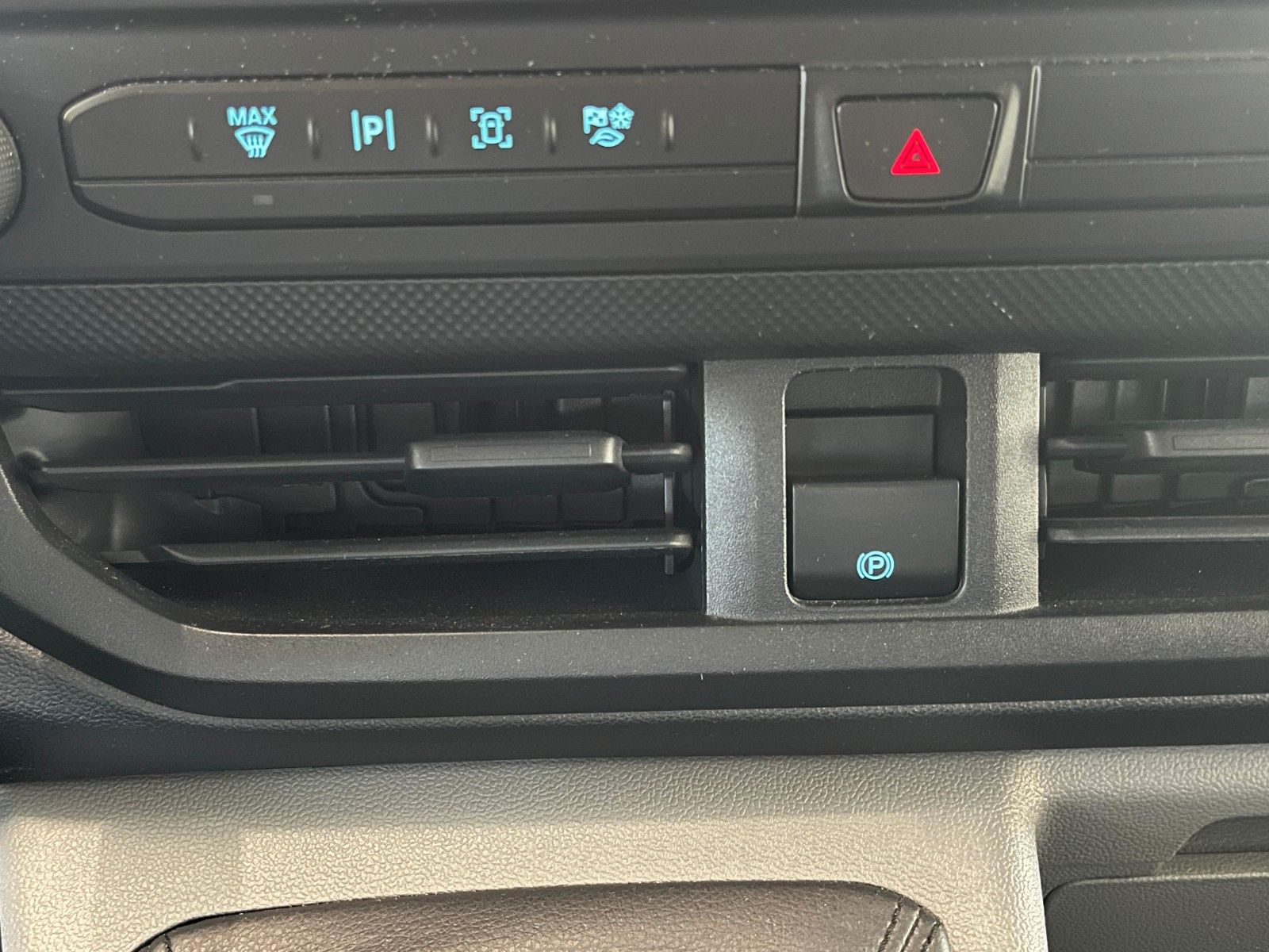 Fahrzeugabbildung Ford Transit Custom L1 TREND LED NAVI CAM ACC SHZ uvm