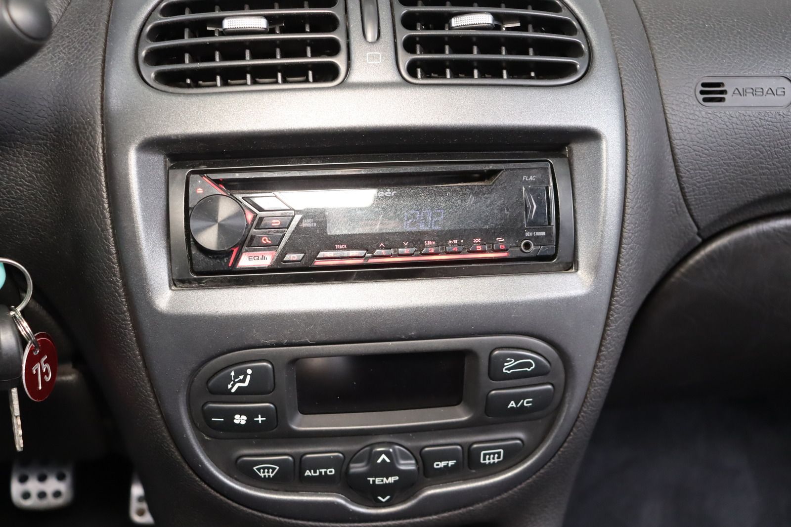Fahrzeugabbildung Peugeot 206 Cabriolet 1.6i * Leder * Klima * SHZ cc