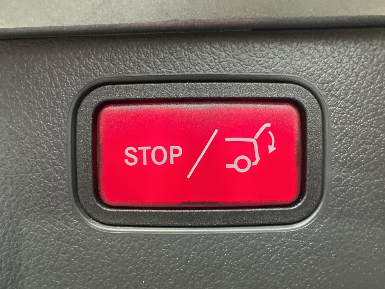 Fahrzeugabbildung Mercedes-Benz C 220d T Avantgarde NAV+LED+AHK+PARK-PAKET+17ZO