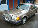 Mercedes-Benz 220E (124)*Aut*S-Dach*AHK*Oldtimer*H-Kennzeichen - Mercedes-Benz 220: Braun