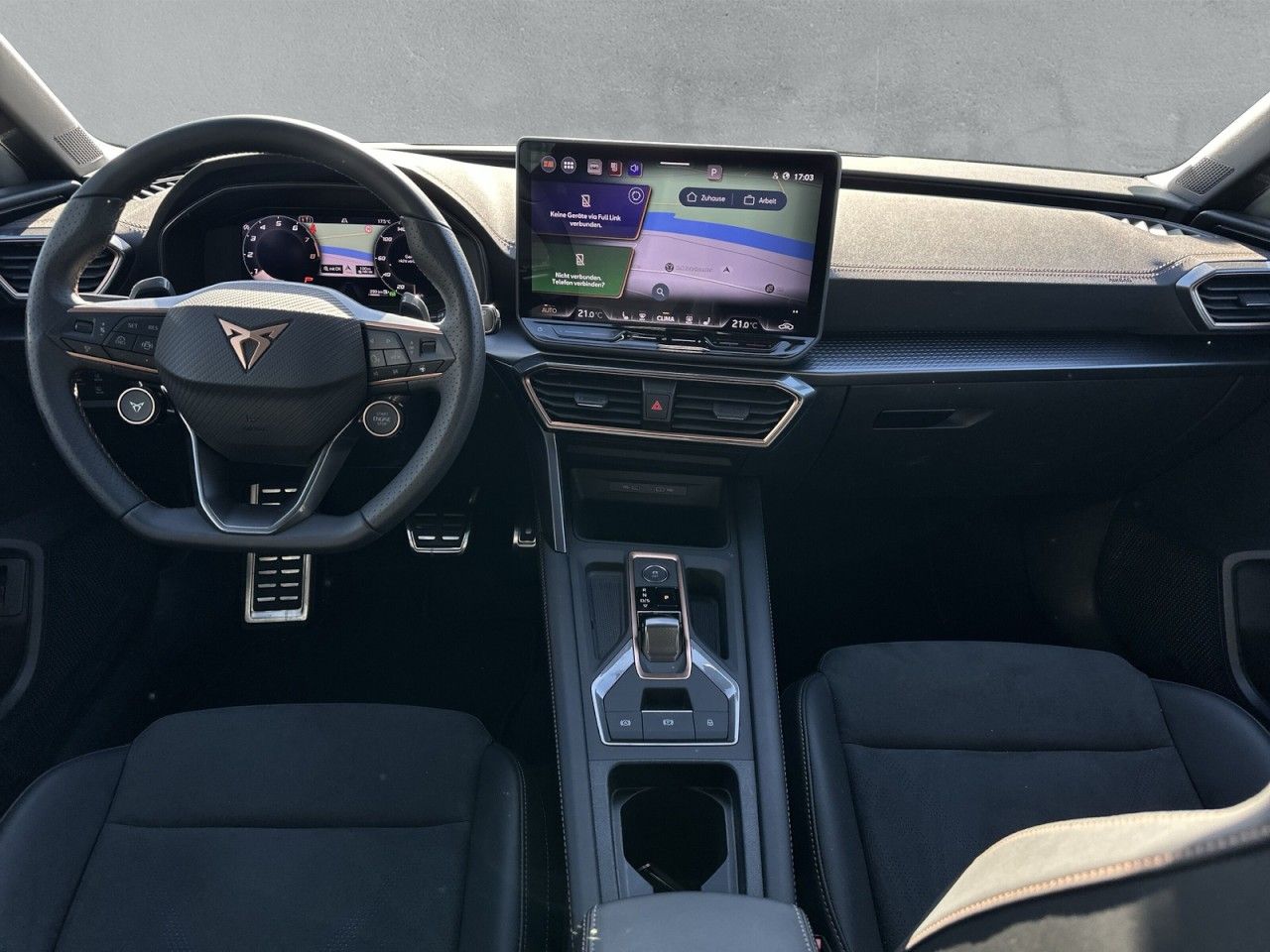 Fahrzeugabbildung CUPRA Leon Sportstourer VZ 2.0 TSI 333 PS DSG 4Drive - mit KI generiert/bearbeitet
