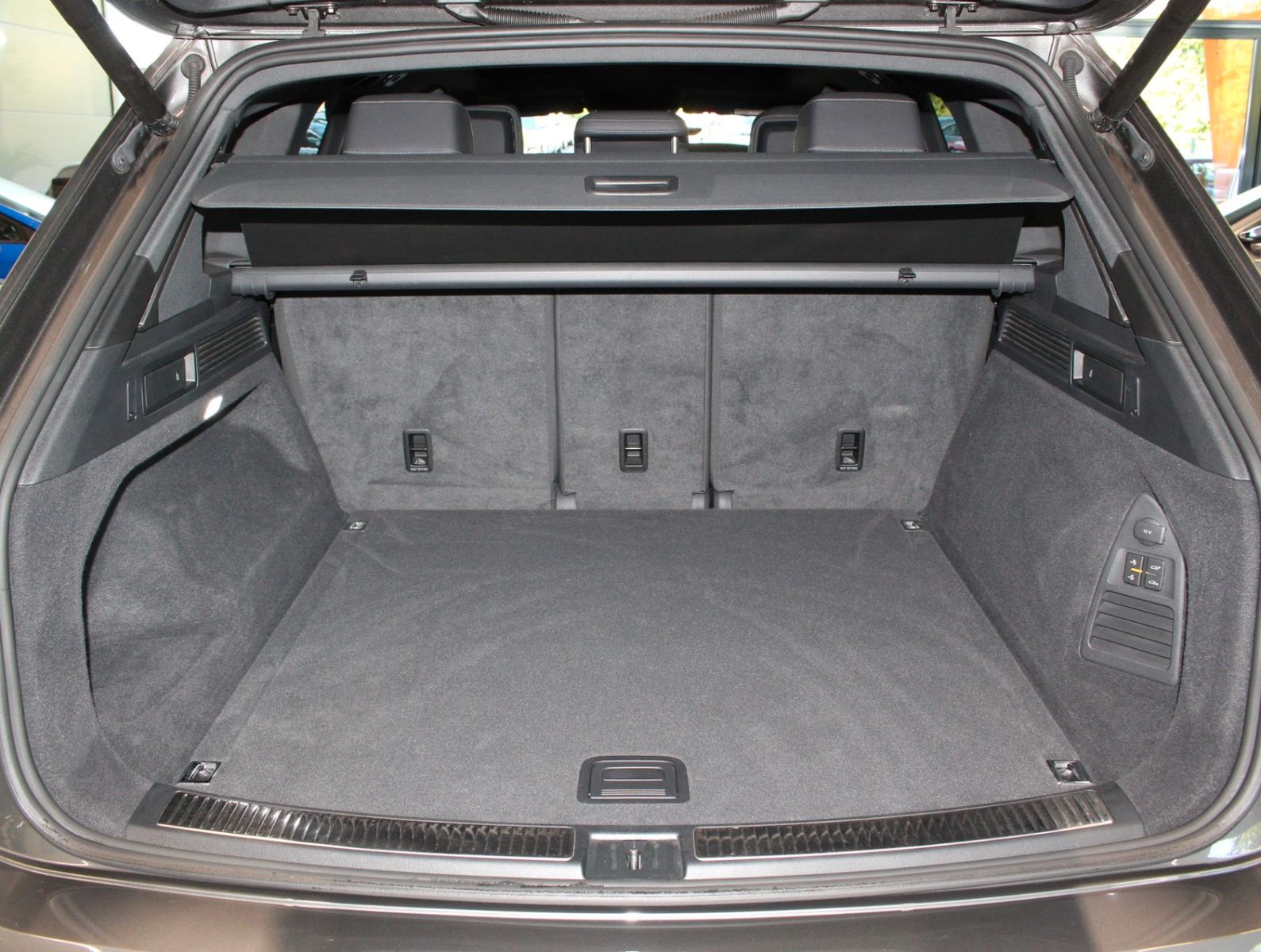 Fahrzeugabbildung Volkswagen Touareg 4.0 V8 TDI  4M  R-Line*PNRM*AHK*HUD*Voll