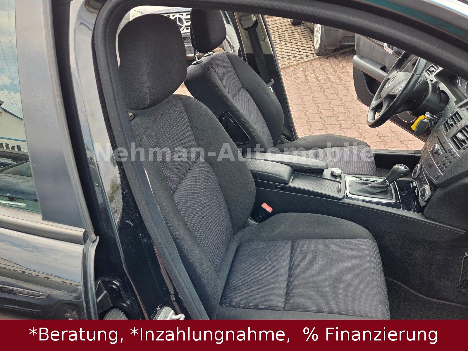 Mercedes-Benz C200 2010 — photo 16