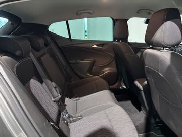 Fotografie 7 des Opel Astra 1.2 Turbo S/S AHK / Keyless Open