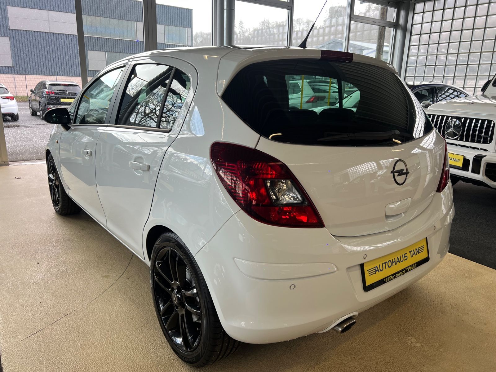 Fahrzeugabbildung Opel Corsa D Color Edition Sport