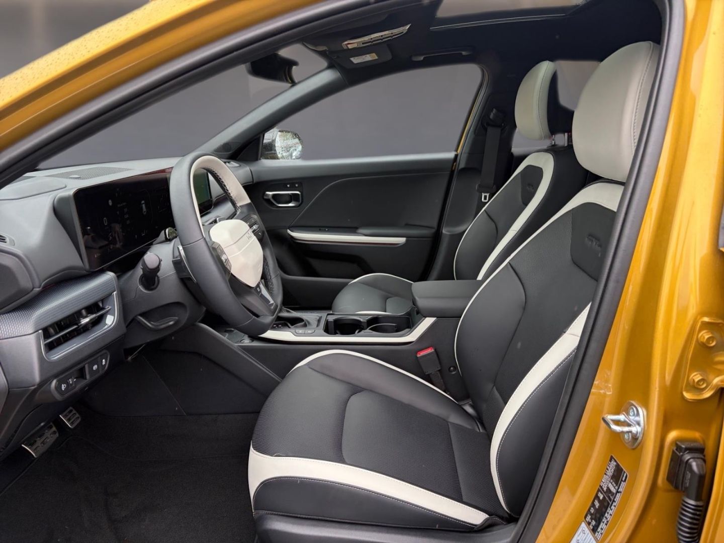 Fahrzeugabbildung Kia K4 1.6 T-GDI 132 kW GT-Line HUD El. Panodach Nav