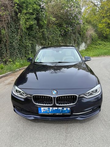 BMW 320i xDrive Advantage Advantage