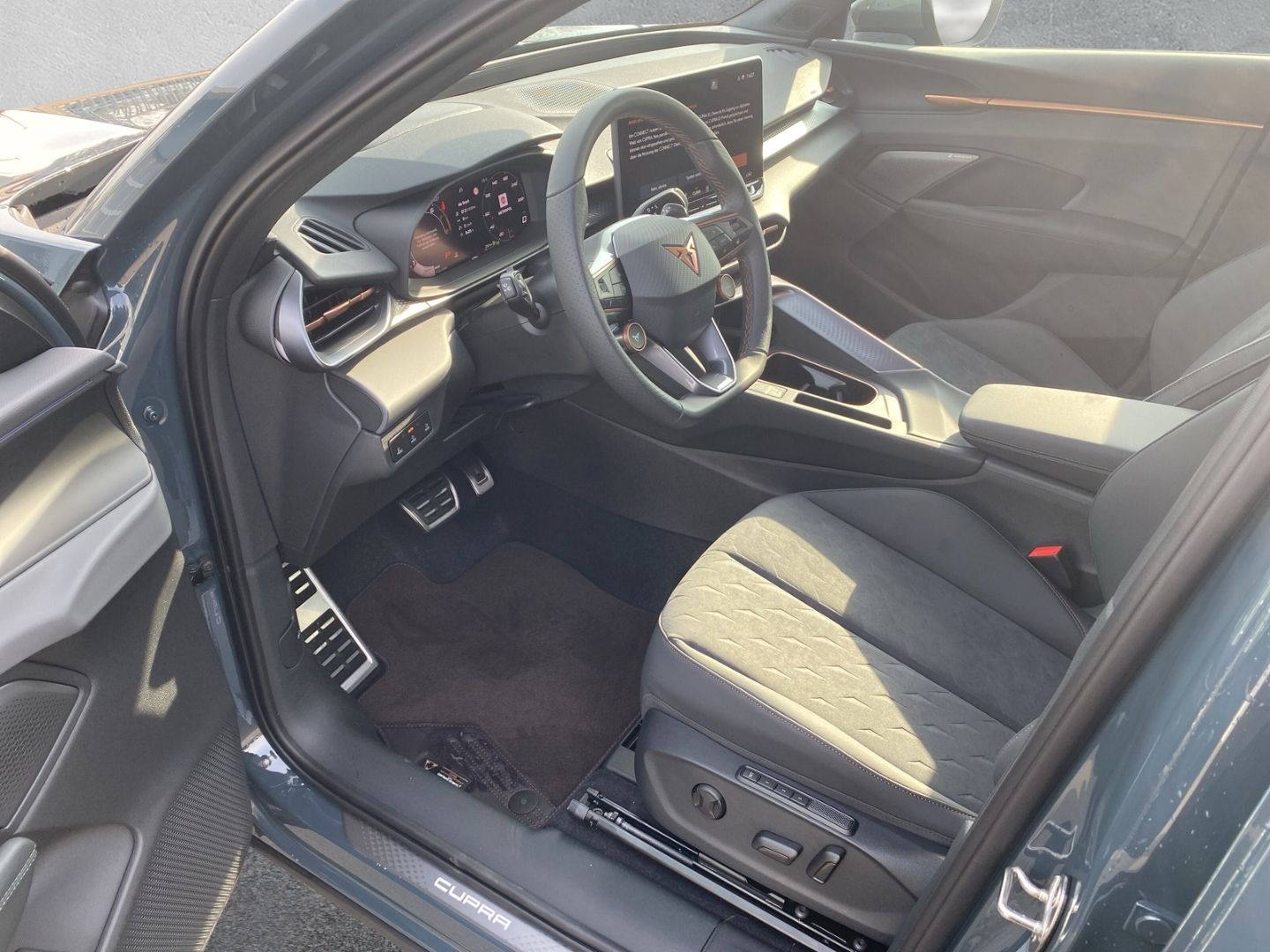 Fahrzeugabbildung CUPRA Terramar 1.5 eTSI 110 kW EU6e digitales Cockpit