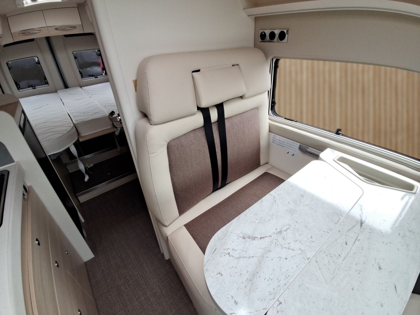 Fahrzeugabbildung Eura Mobil Van V 635 HB Captain-Chair-Sitze, Skyroof, RFK