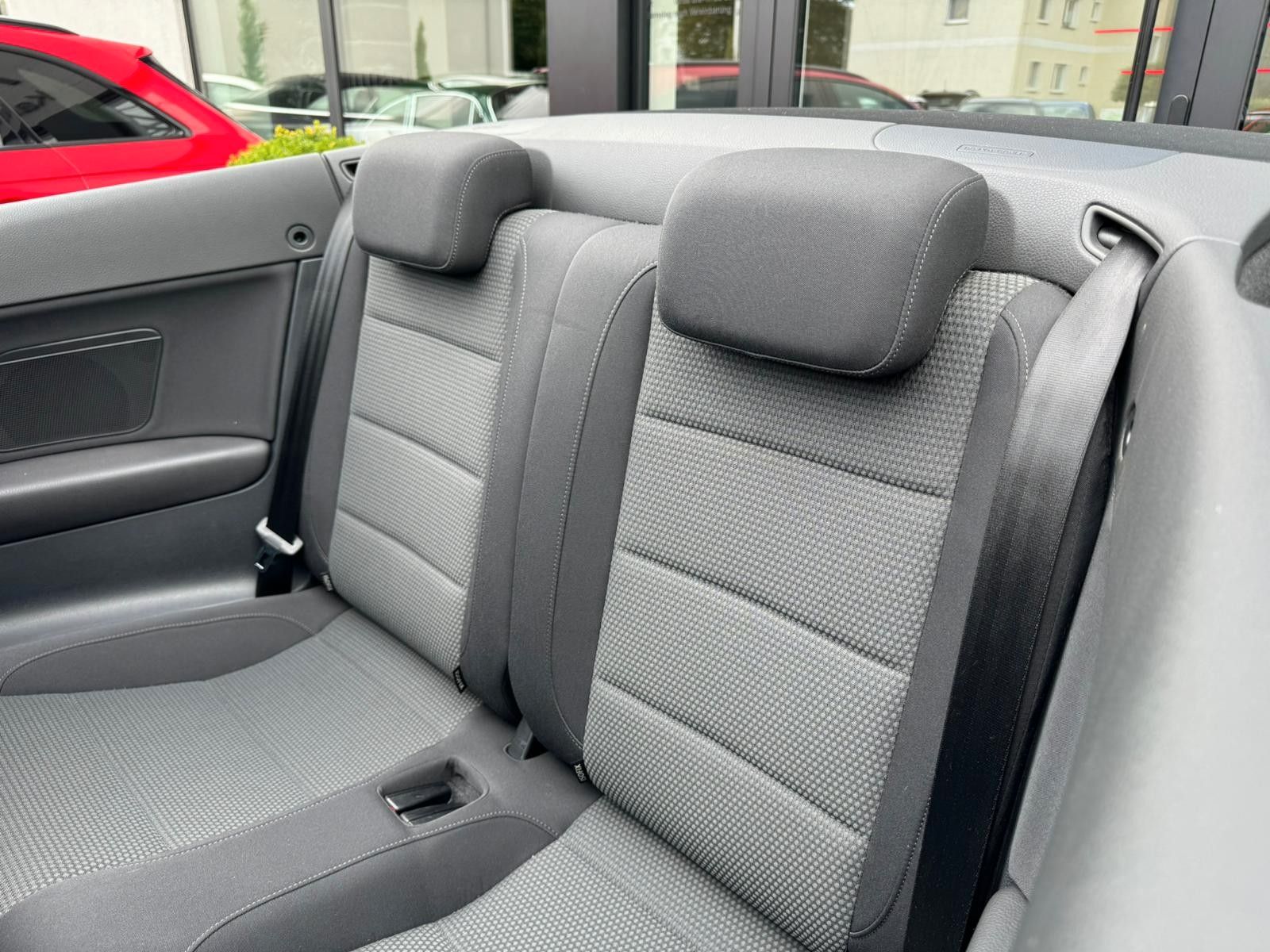 Fahrzeugabbildung Volkswagen Golf VI 1.6 TDI Cabriolet Basis BMT