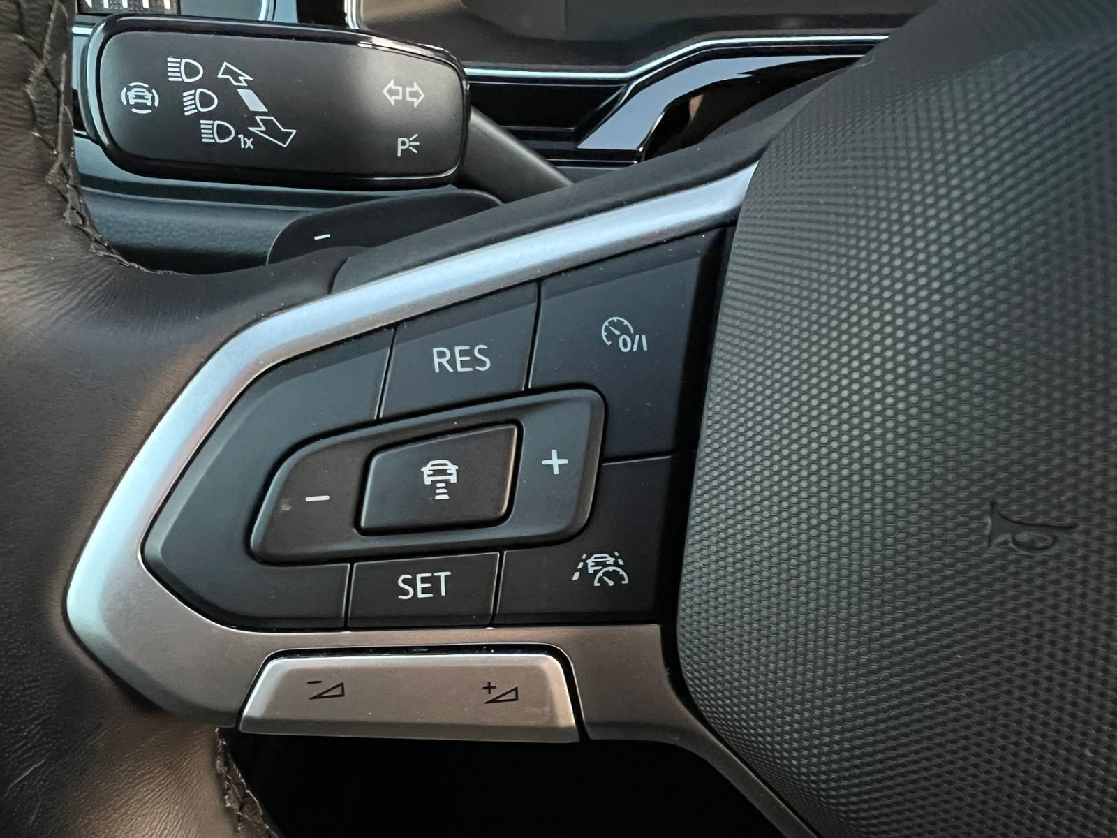 Fahrzeugabbildung Volkswagen Taigo R-Line 1.5 TSI DSG *AHK, IQ-Light, Navi, 1