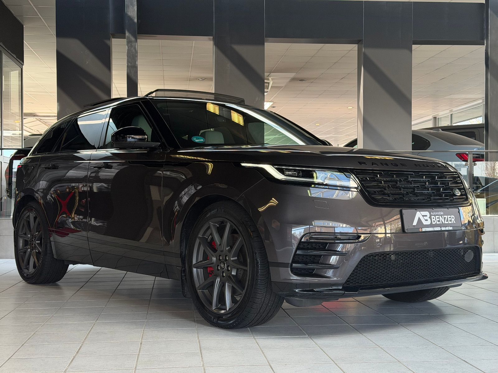 Fahrzeugabbildung Land Rover Range Rover Velar D300/R-DYNAMIC/MERIDIAN/PANO